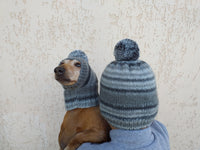 Hats with pom-poms for the hostess and the dachshund set